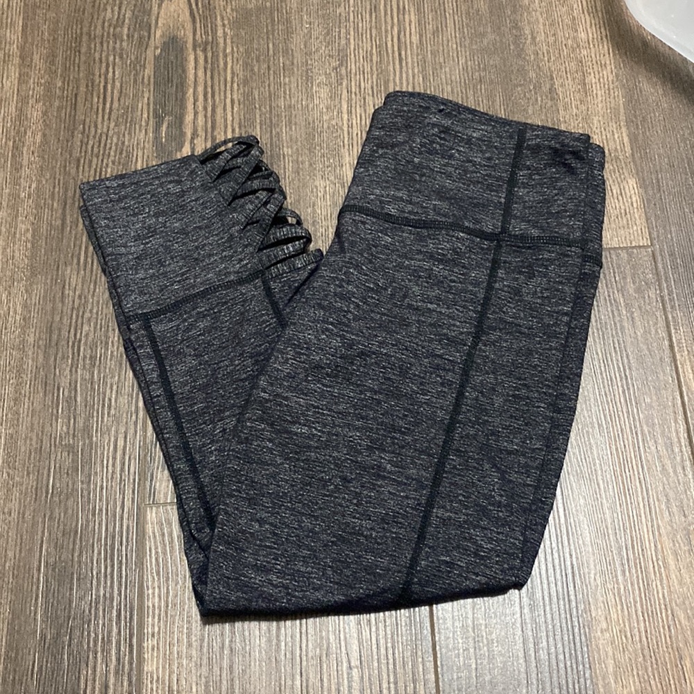 ATHLETA Charcoal Gray Capris Size Small